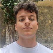 Buenas, soy Rafa. Estudio cuarto año de Ingeniería Informática y tengo nivel C1 de inglés para dar clases en el centro de Granada
